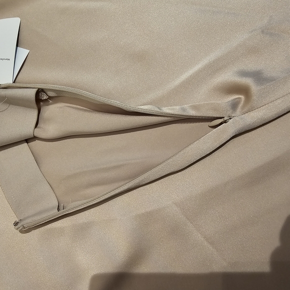 Elegant Beige Women's Skirt - Picture 7 of 8